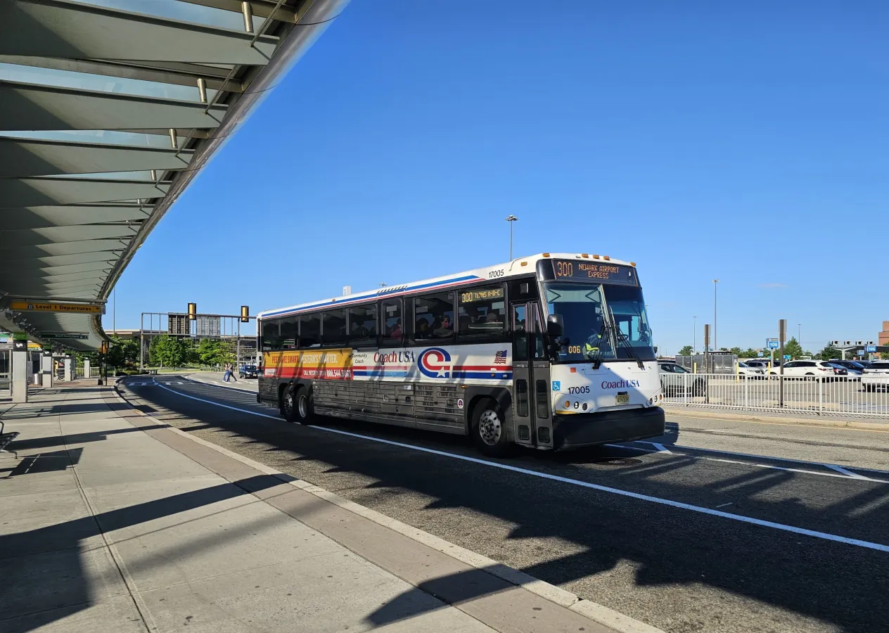 Newark Airport to Manhattan in 2026: Car Service, Taxi, Train or Express Bus?