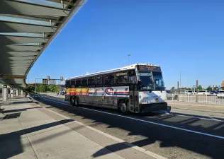 Newark Airport to Manhattan in 2026: Car Service, Taxi, Train or Express Bus?